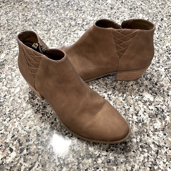 American Eagle Size 10 Ankle Booties - Picture 1 of 4